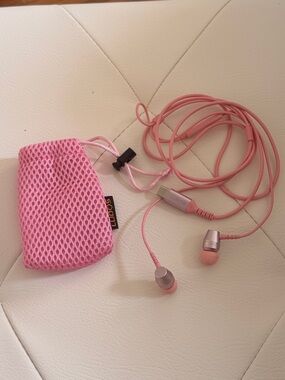 Lulu-B Pink Wired In-Ear Earbuds with Mesh Carry Pouch